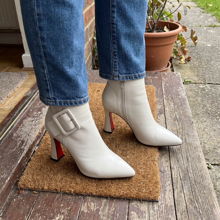 BUTY ISABELLE Z DETALEM PASKA