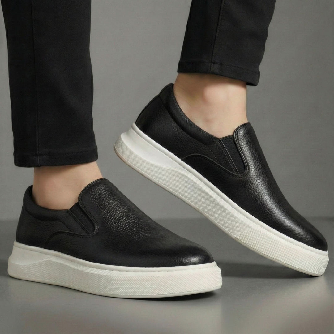 Buty ze skóry licowej FAIRFORD w kolorze czarnym